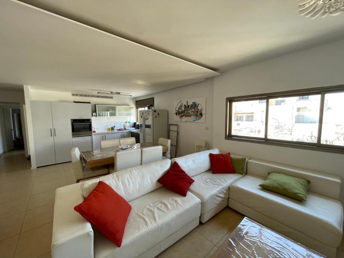 Beautiful 2-Bedroom Condo In The Heart Of Tel Aviv Eksteriør bilde