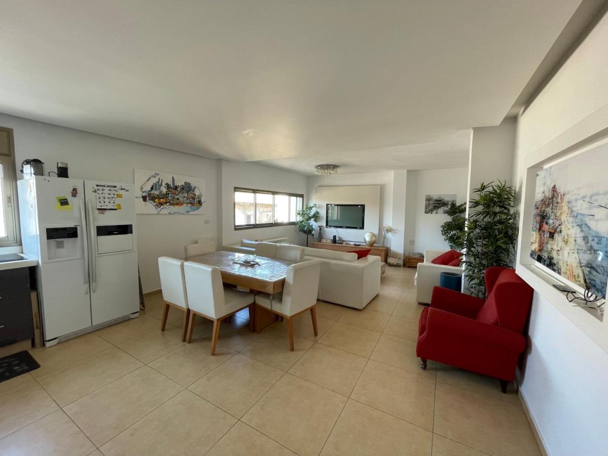 Beautiful 2-Bedroom Condo In The Heart Of Tel Aviv Eksteriør bilde