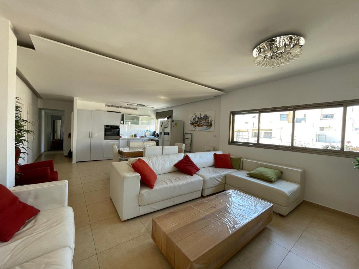 Beautiful 2-Bedroom Condo In The Heart Of Tel Aviv Eksteriør bilde