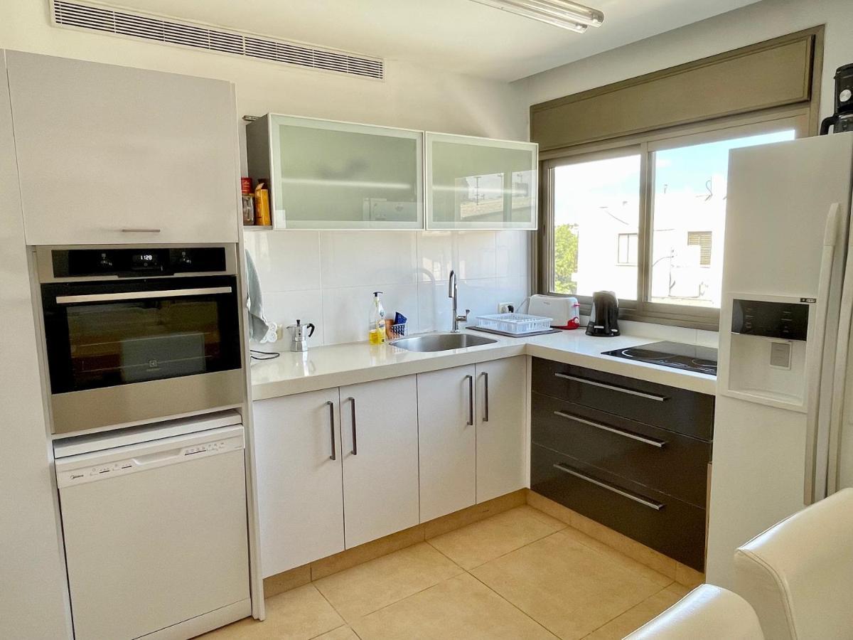 Beautiful 2-Bedroom Condo In The Heart Of Tel Aviv Eksteriør bilde