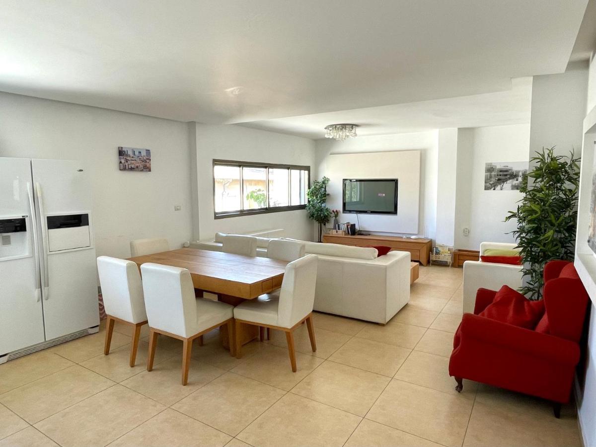 Beautiful 2-Bedroom Condo In The Heart Of Tel Aviv Eksteriør bilde