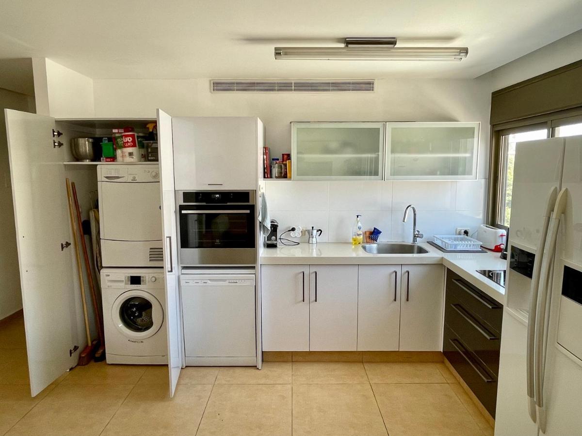 Beautiful 2-Bedroom Condo In The Heart Of Tel Aviv Eksteriør bilde