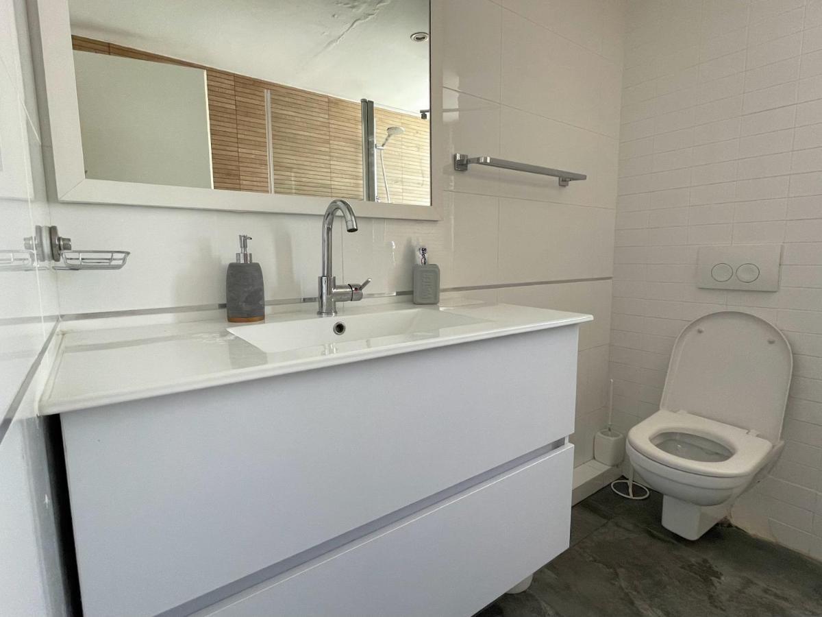 Beautiful 2-Bedroom Condo In The Heart Of Tel Aviv Eksteriør bilde