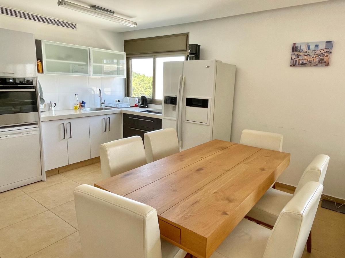 Beautiful 2-Bedroom Condo In The Heart Of Tel Aviv Eksteriør bilde