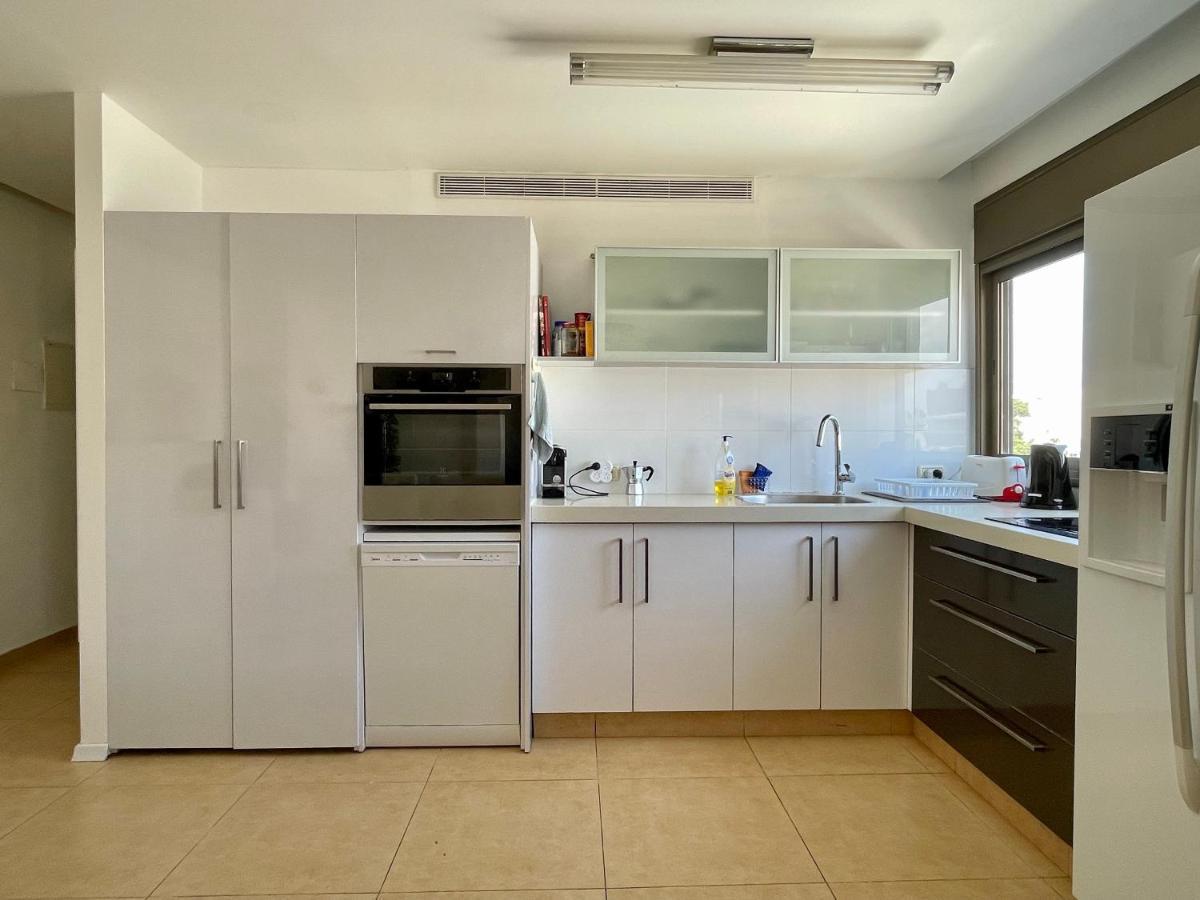 Beautiful 2-Bedroom Condo In The Heart Of Tel Aviv Eksteriør bilde