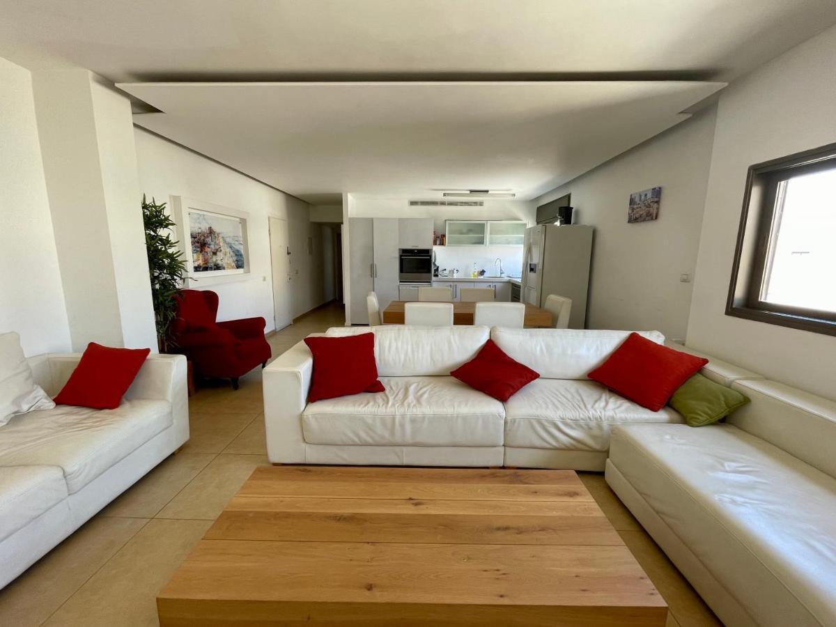 Beautiful 2-Bedroom Condo In The Heart Of Tel Aviv Eksteriør bilde
