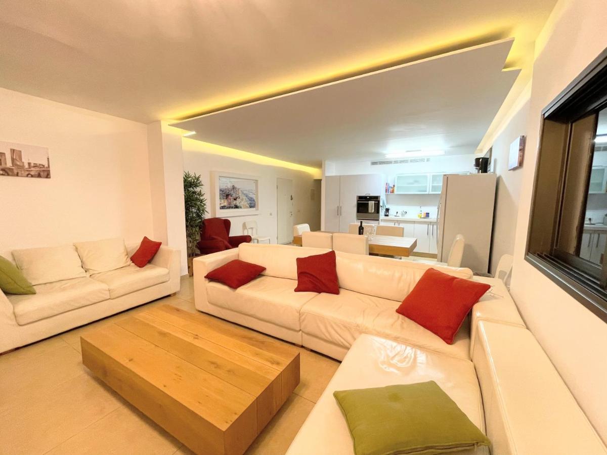 Beautiful 2-Bedroom Condo In The Heart Of Tel Aviv Eksteriør bilde